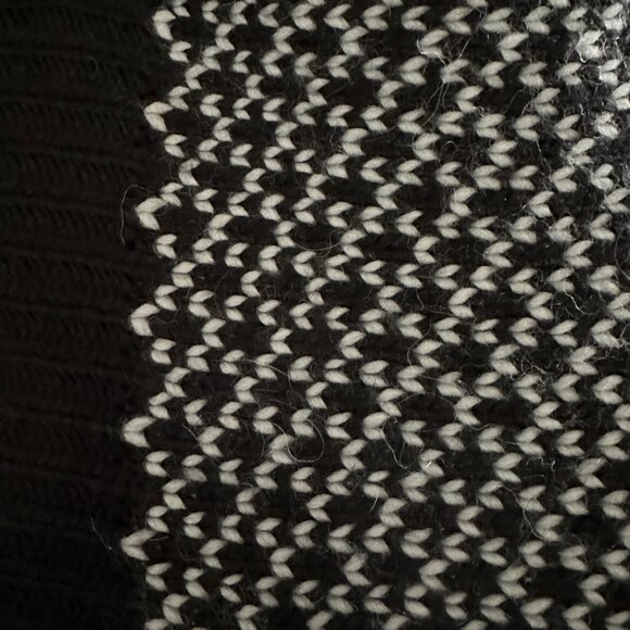 Lululemon Infinitely Mad Knit Scarf - Picture 3 of 4